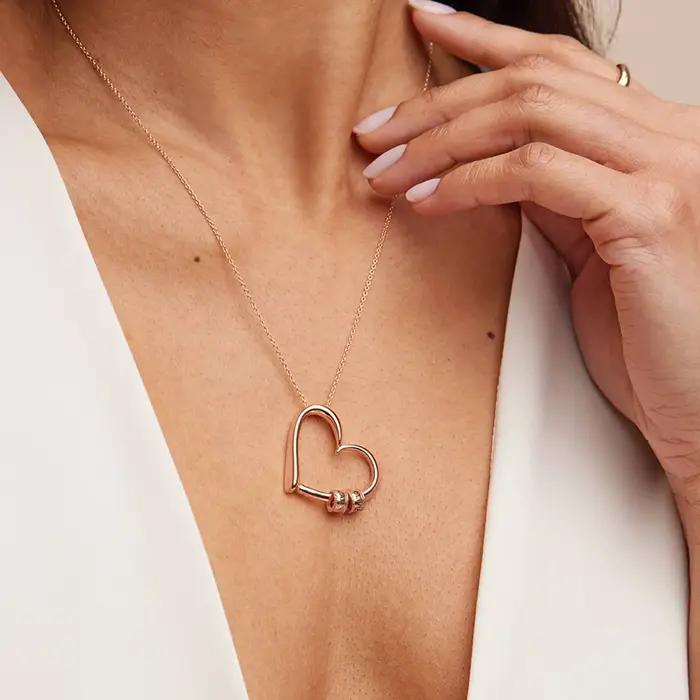 Collier personnalisé avec nom en forme de cœur et perles gravées sur mesure - Choisissez 1 à 8 noms - Cadeau pour la