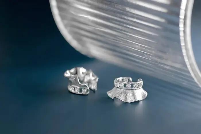 Boucle d'oreille clip à volants en argent S925 pour femme