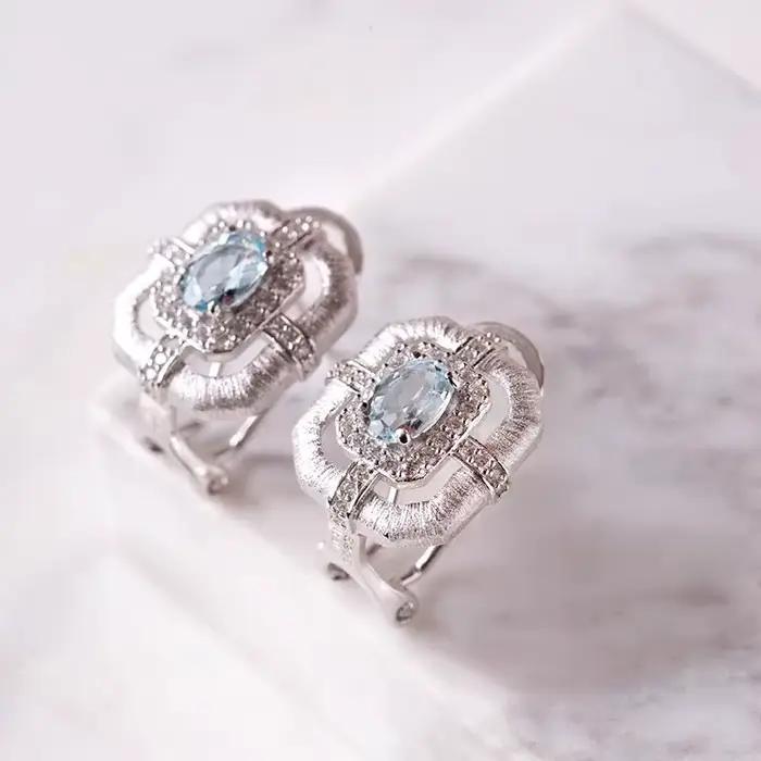 Boucles d'oreilles à clous en or italien avec zircone cubique design géométrique vintage pour femmes occasions spéciales