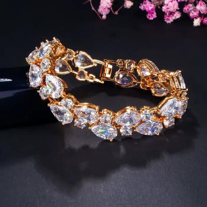 Bracelet Pera CZ en or jaune avec zircone cubique pour femmes occasions spéciales romantique élégant et tendance