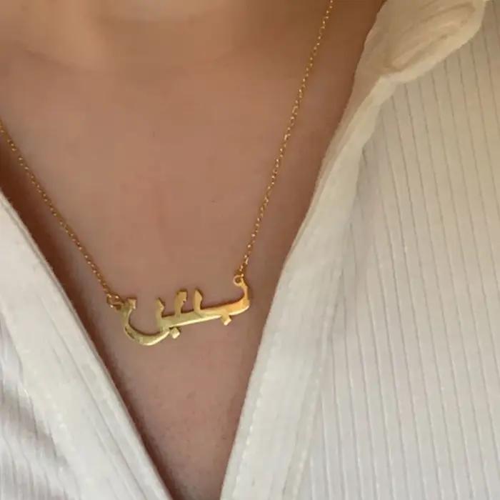 Collier avec nom arabe personnalisé pour femmes