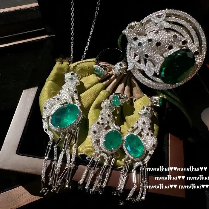 Ensemble de bijoux à pampilles léopard émeraude et tourmaline pour femmes