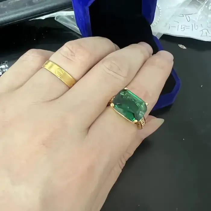 Bague de fiançailles en or 10 carats sertie d'émeraude de laboratoire pour femme occasions spéciales romantique et classique