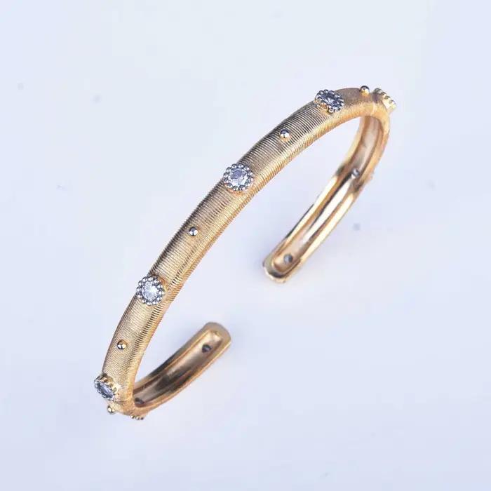 En 2026, la France a lancé une nouvelle collection de bijoux tendance et élégante - une bague ouverte en diamant à