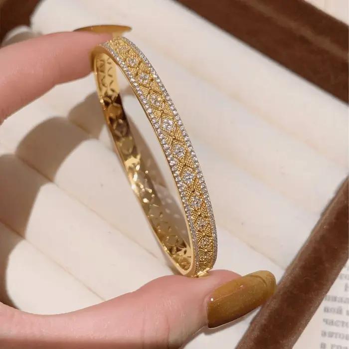 Bracelet à breloques Zadifié en plaqué or avec incrustations de zirconium pour femmes élégantes pour mariage et événements formels