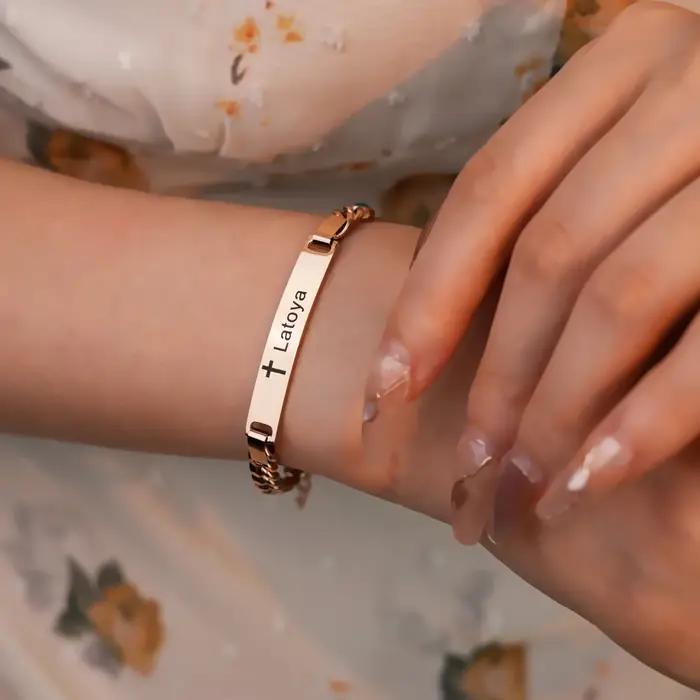 Bracelet personnalisé avec nom et pierre de naissance pour enfant cadeau d'anniversaire ou de baptême en titane or rose argent adjustable cubain