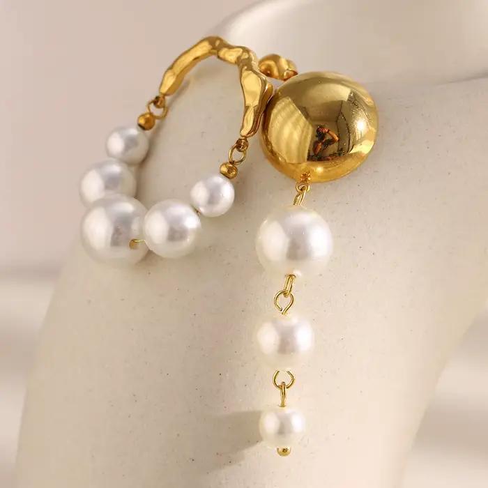 Boucles d'oreilles en perles baroques avec design asymétrique tendance en acier inoxydable plaqué or pour femmes occasions spéciales