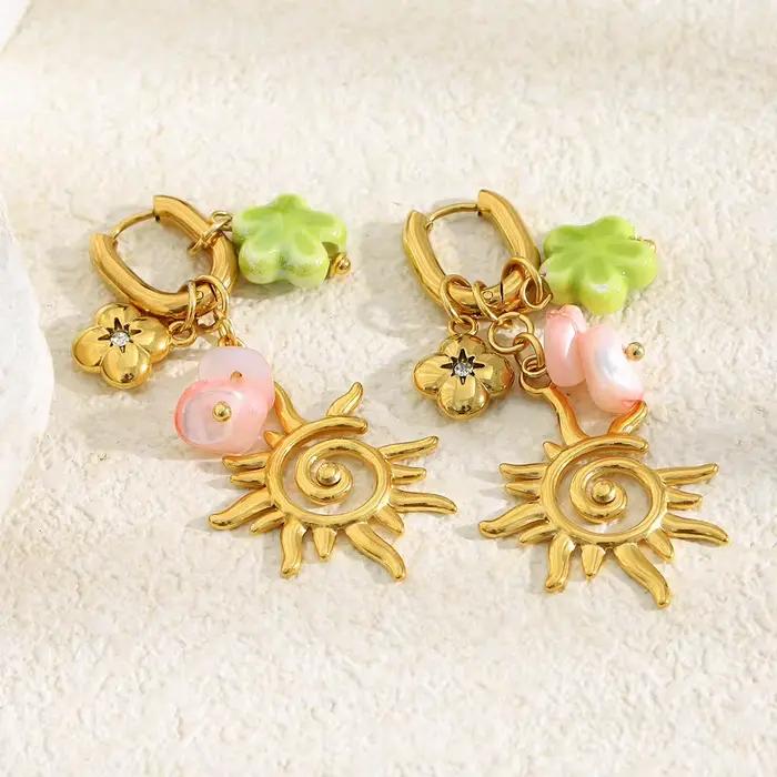 E.B.belle Charmante Petite Boucle d'Oreille Créole en Émail Rose et Vert à Motif Floral avec Pompon, Style Soleil Creux, Décoration Bijoux Estivaux