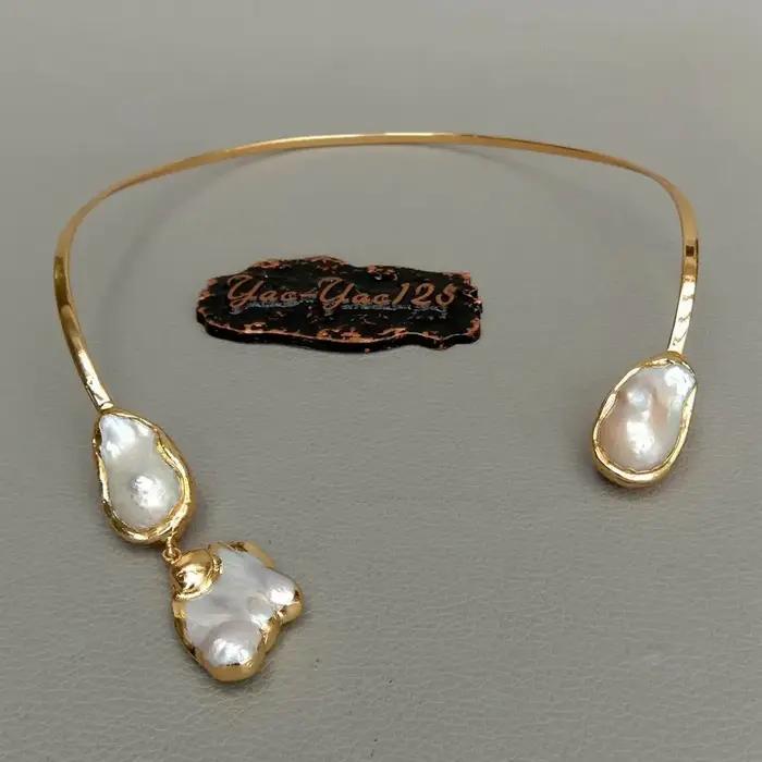 Collier ras du cou avec perles Keshi blanches, plaqué or jaune 18 K