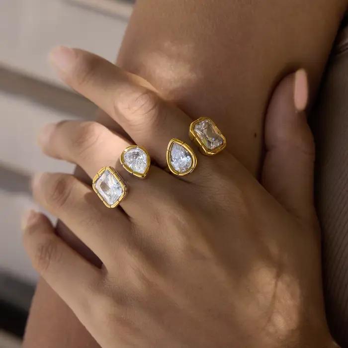 Bague ouverte en acier inoxydable plaquée or 18 carats avec double zircon ajustable pour femmes élégante pour occasions spéciales bijou tendance cadeau pour elle