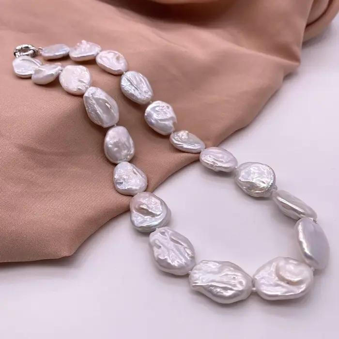 Collier de perles plates de forme ovale de poire blanche de 15mm