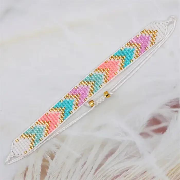 Bracelet perlé Boho en verre avec conception de flèche arc-en-ciel pour femmes occasions spéciales et exploration personnelle