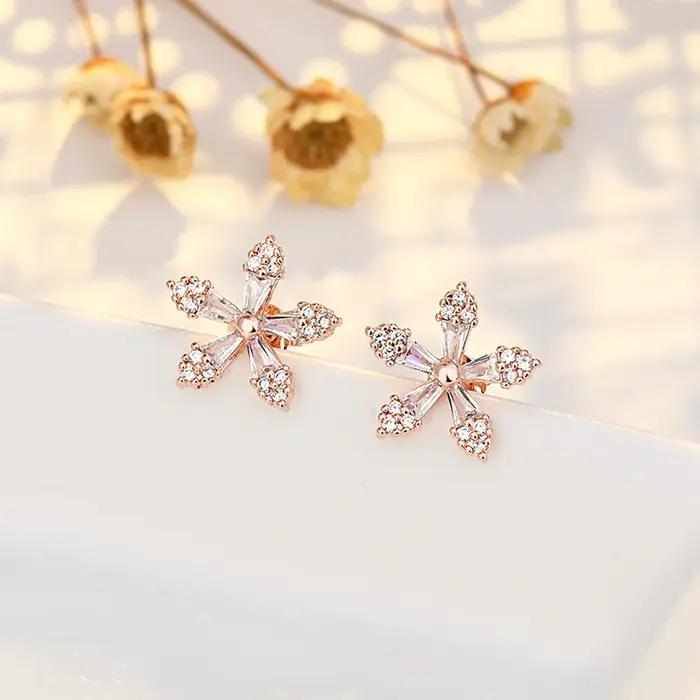 Boucles d'oreilles en forme de feuille délicate pour femmes, couleur argent/or, à la mode, cadeau fantaisie pour filles, bijoux cadeaux 2024