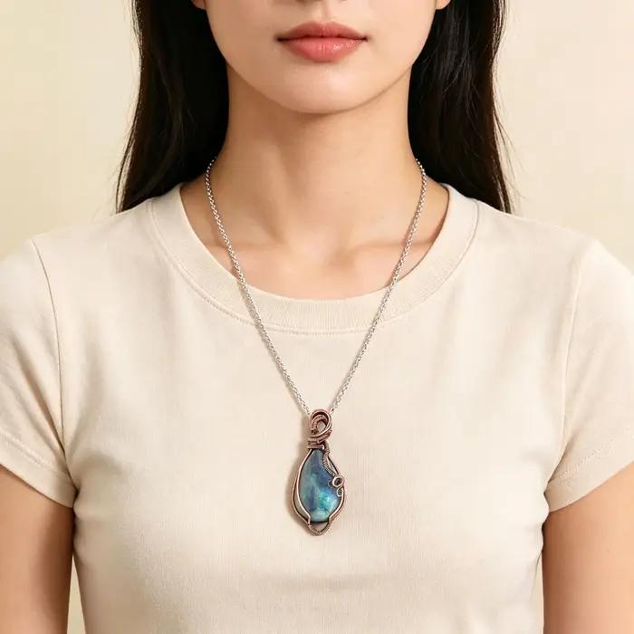 Collier pendentif en labradorite enveloppé de fil de cuivre fait main
