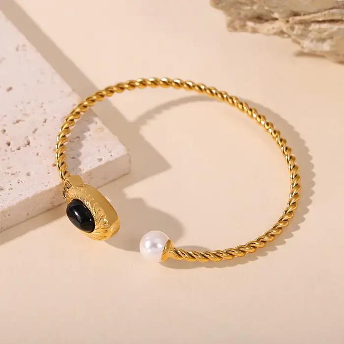Ensemble de bijoux en acier inoxydable Nobel pour femmes avec pendentif en perle noire ovale plaquée or de luxe pour soirées et occasions spéciales