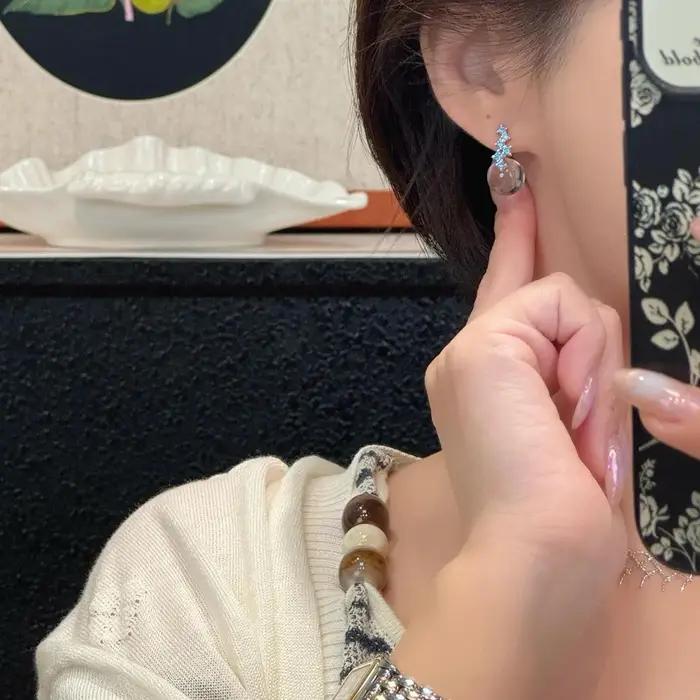 Boucles d'oreilles en perles rondes plaquées d'argent serties de zirconium et cristal pour femmes, bijoux élégants et luxueux pour occasions spéciales