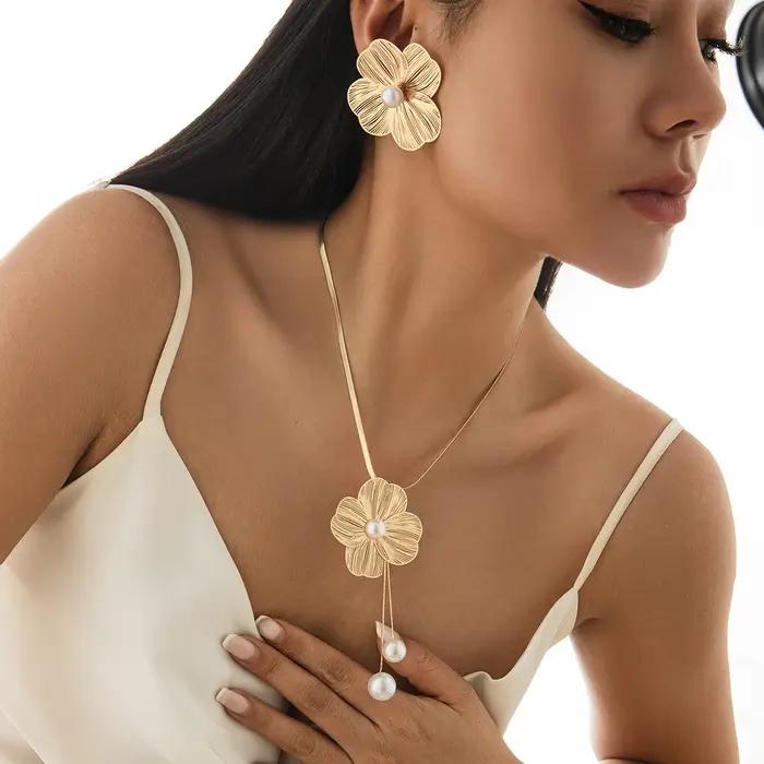 Ingemark romantique fleur pétale Imitation perle pendentif collier ras du cou boucles d'oreilles femmes à la mode Kpop serpent chaîne ensemble de bijoux