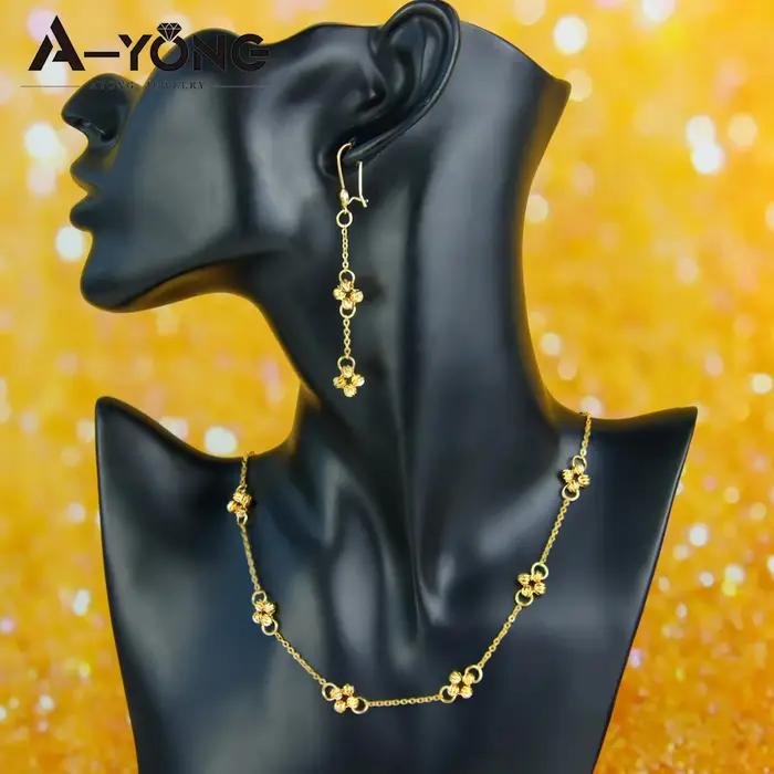 Ensemble de colliers de fleurs de perles de couleur or italien élégant