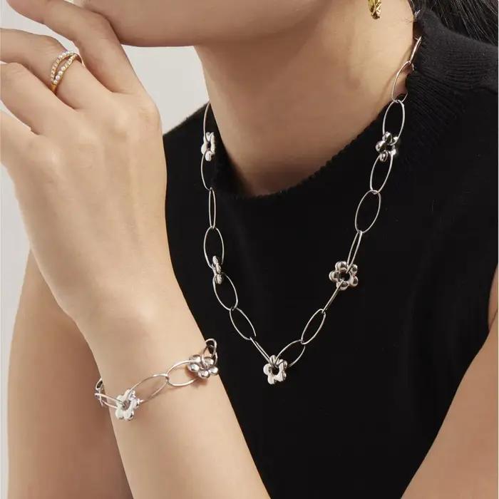 Bracelet-collier en acier inoxydable plaqué or 18 carats pour femmes résistants aux intempéries et durables pour toutes les occasions