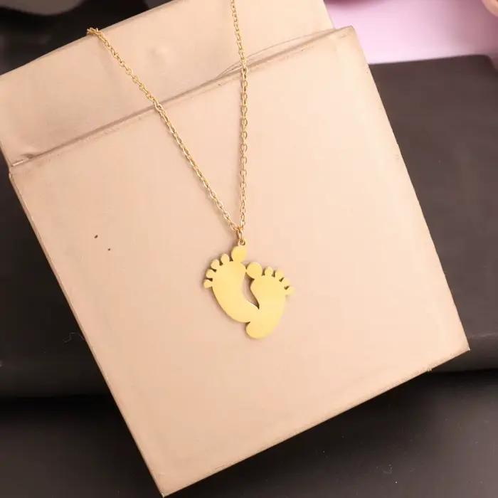 Colliers à empreintes personnalisées, nom gravé, Date, pieds de bébé, pendentif, mignon, en acier inoxydable, pour femmes et enfants, cadeau d'anniversaire
