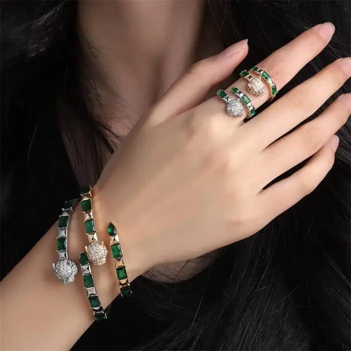 Ensemble de bagues et Bracelet léopard de luxe