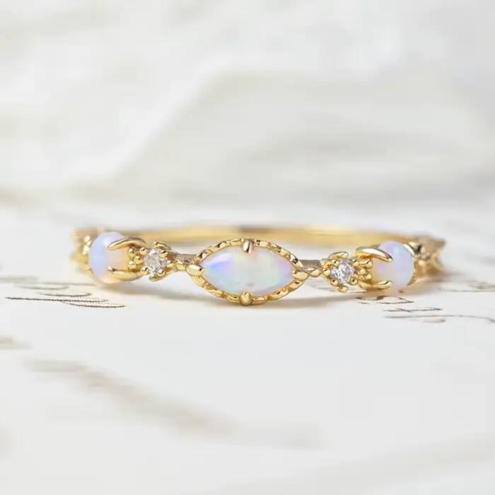 Bague opale vintage pour femme