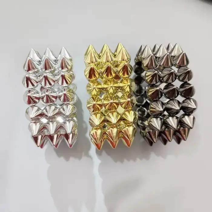 Bracelet Y2K punk à triple rang de clous