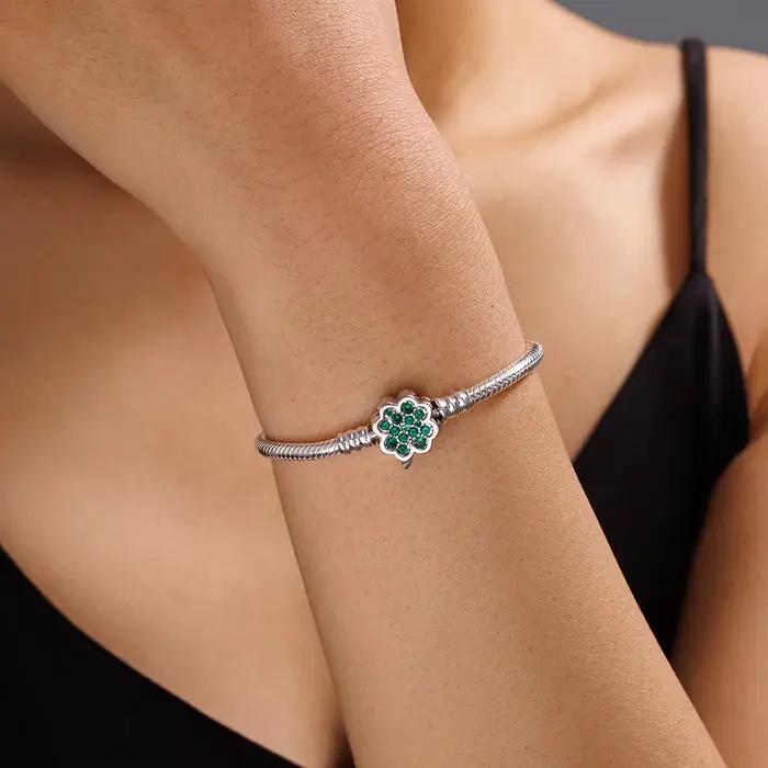 Bracelet en argent sterling 925 avec trèfle à quatre feuilles et perles pour femmes pour occasions spéciales et cadeaux