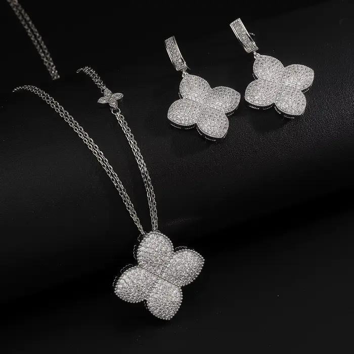 Ensemble élégant collier et boucles d'oreilles trèfle entièrement sertis de zircone cubique - Bijoux