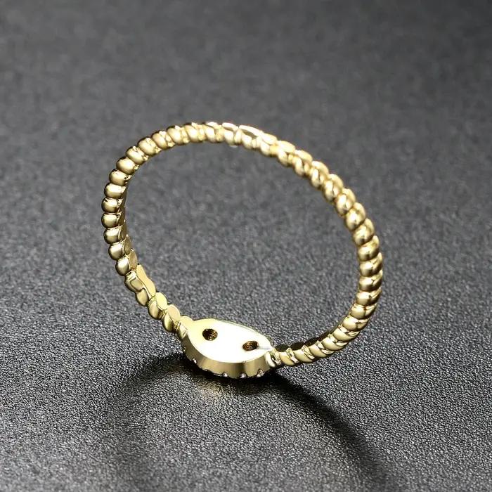 Bague délicate pour femmes sertie de zircons torsadés plaqués or pour occasions spéciales et quotidienne, alliance de mariage et cadeau unique