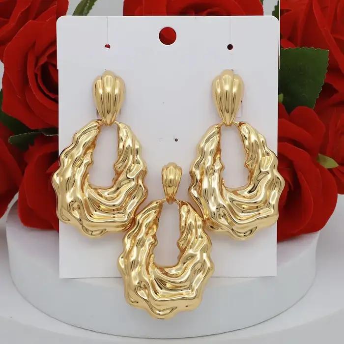 Offre Spéciale – Boucles d'oreilles et pendentif de collier plaqués or 18 carats