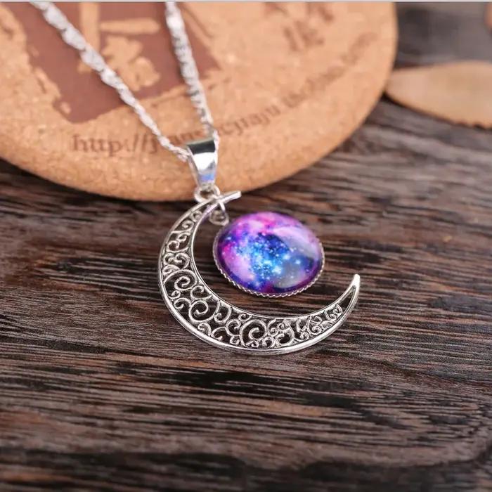 Collier bohème avec pendentif rond en verre de lune