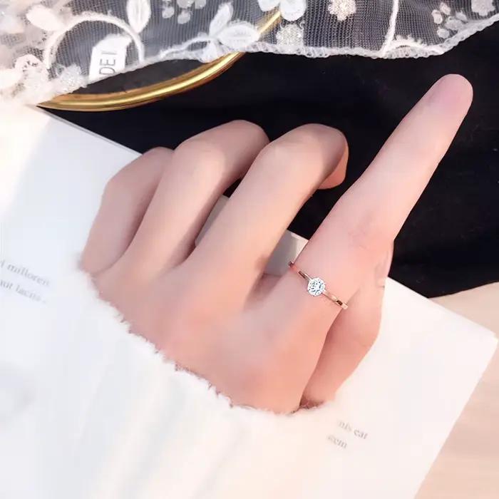 Bague solitaire en acier inoxydable, mode coréenne, pierre zircone cubique de qualité AAA pour femmes, idéale pour les anniversaires et les occasions spéciales