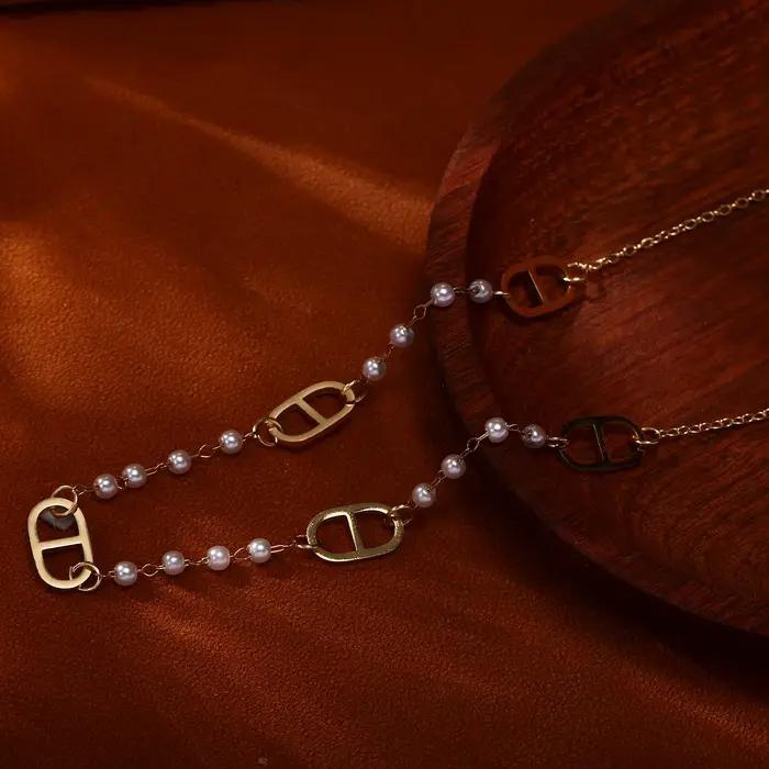 Ensemble de bijoux tendance avec logo CD, collier et boucles d'oreilles plaqués or pour femmes, accessoires minimalistes et vintage de style français