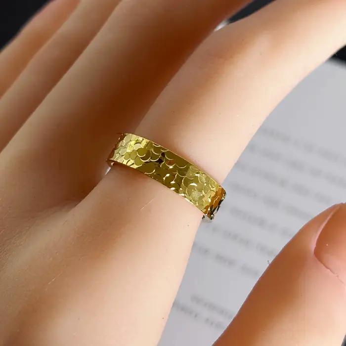 Bague Ice Ring Scintillante Charmhouse pour Femmes en Plaqué Or 24 Carats, Bague de Mariage Anti-Ternissement, Idéale pour Soirées et Cadeaux Spéciaux