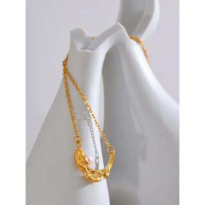 Yhpup – collier avec pendentif en forme de lune et de perles naturelles