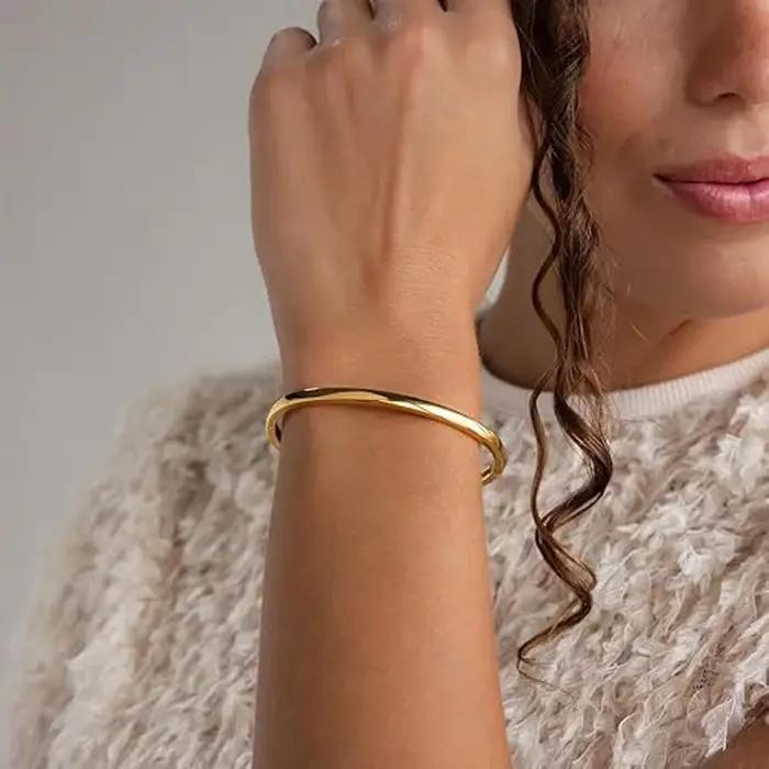 Bracelet jonc doré pour femme