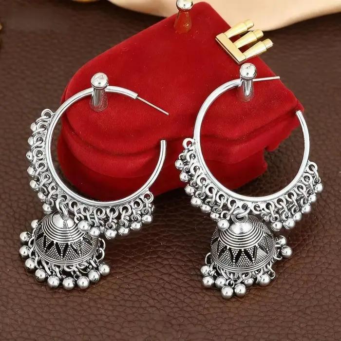 Boucles d'oreilles bohèmes vintage en plaqué or 14 carats avec clochettes et pompons pour femmes pour quotidien mariages et fêtes