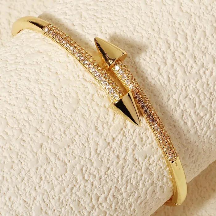 Bracelet à ongles tendance pour femmes en alliage plaqué or ou argent avec strass brillants pour occasions spéciales et tenue quotidienne