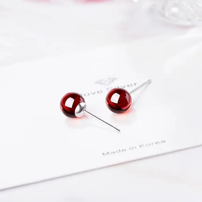 Boucles d'oreilles à clous en argent sterling 925 avec cristal rouge rond élégantes pour femme occasions spéciales et style festif