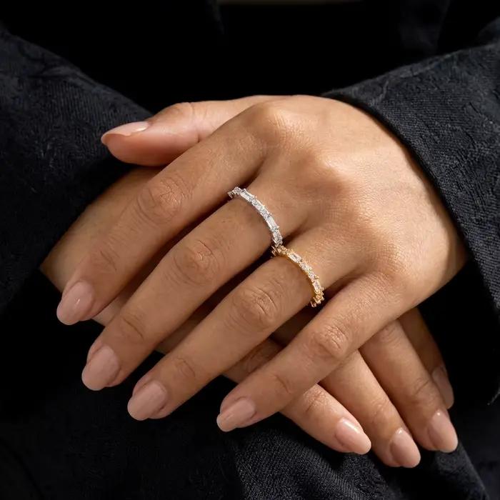 Bague en cuivre sertie de zircon unique pour femmes, bague de cocktail chic et minimaliste pour tous les jours et occasions spéciales