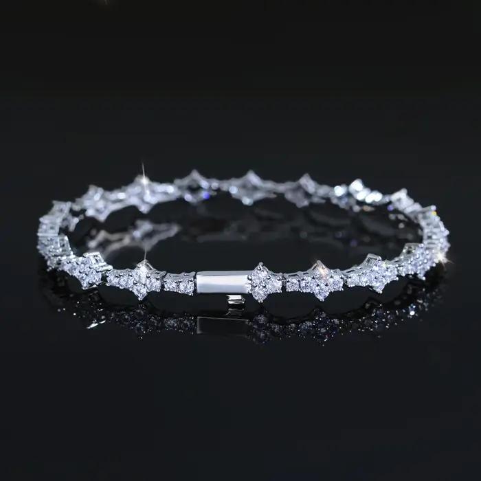 CWWZircons Bracelet Tennis CZ Taille Couronne Délicate, Pavé de Cristaux Brillants, Bracelet Jonc de Luxe Empilable pour Femme, Accessoire de Mode pour la Main S0328