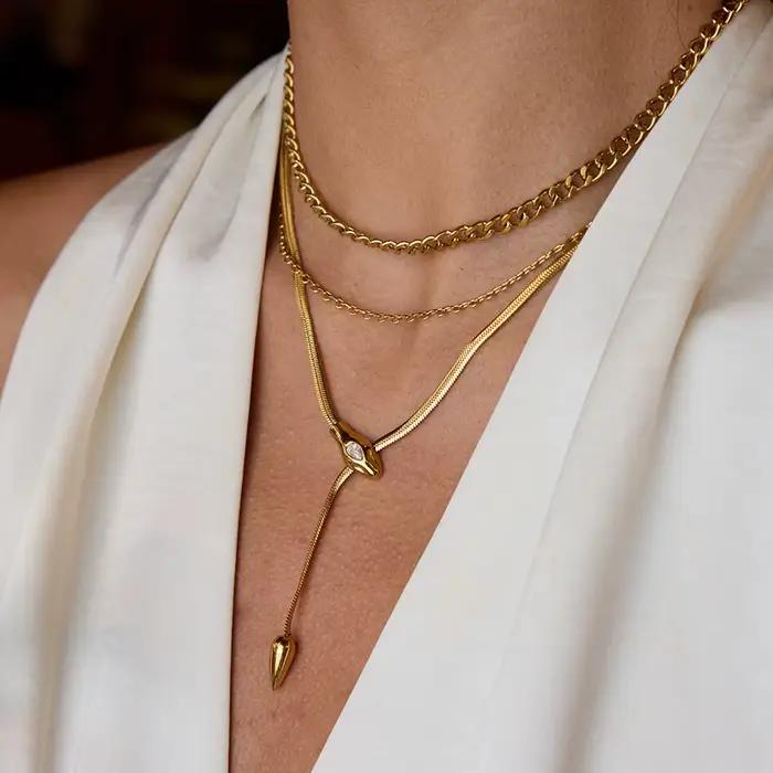 Collier Serpentine en acier inoxydable avec zirconium pour femmes élégantes pour soirées et événements spéciaux