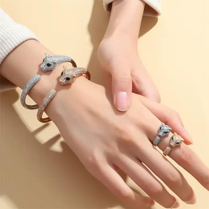 Ensemble de bagues et Bracelet léopard de luxe