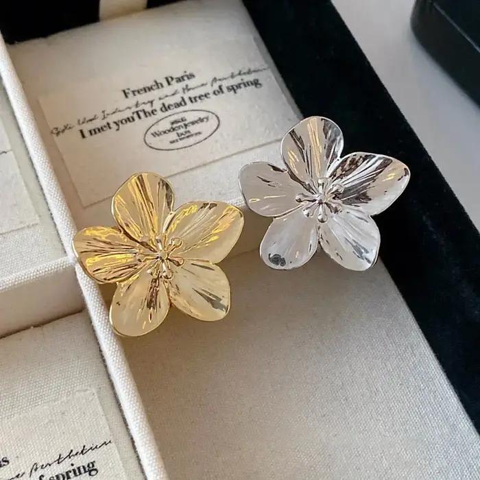 Bague en alliage de zinc avec motif floral pour femmes, élégante et résistante à l'eau, idéale pour les mariages, anniversaires et tous les jours