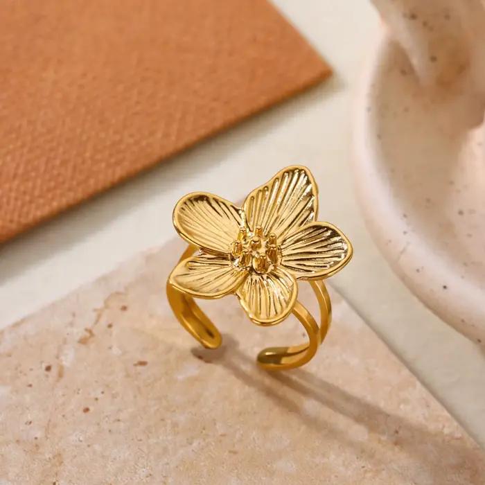Bagues vintage grandes fleurs pour femmes plaquées or 18 carats acier inoxydable texturé ajustables bijoux esthétiques pour fête cadeau occassions générales
