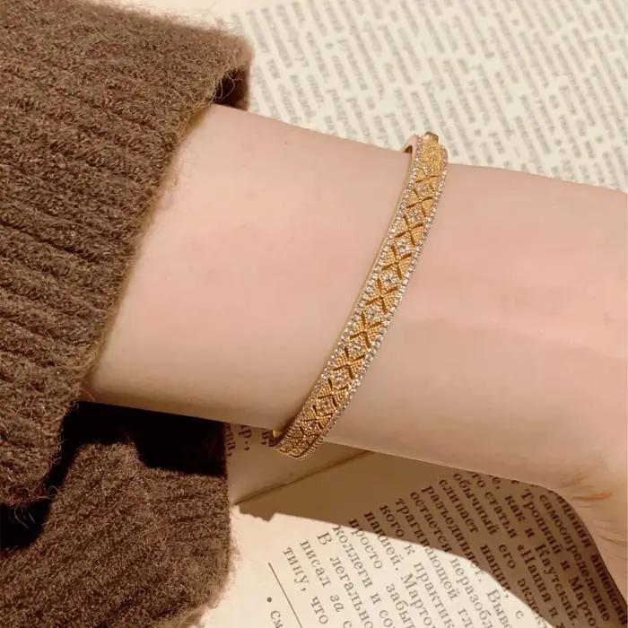 Bracelet à breloques Zadifié en plaqué or avec incrustations de zirconium pour femmes élégantes pour mariage et événements formels