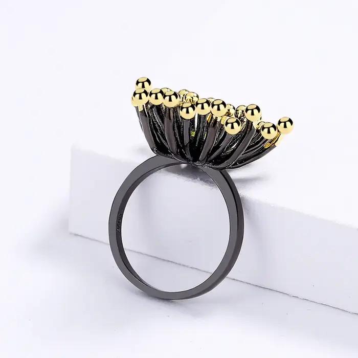 Bague Créative Retro Géométrique en Forme de Cœur et de Fleur Tridimensionnelle Plaquée Or Noir pour Femmes Occasions Spéciales Engagement