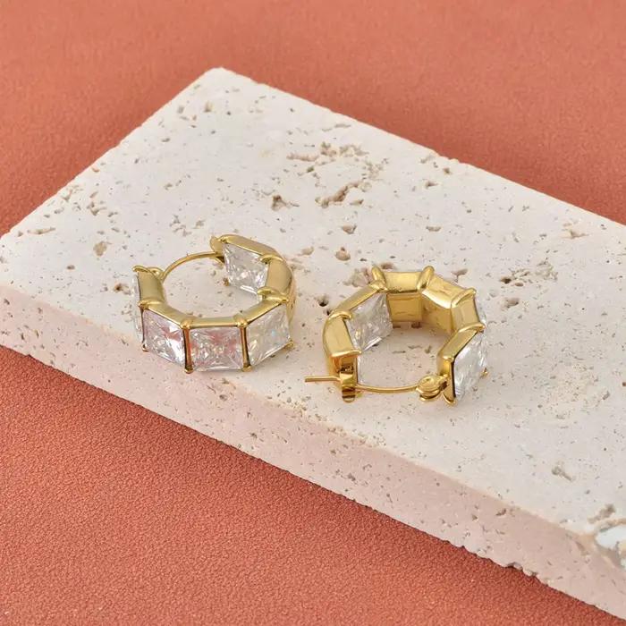 Boucles d'oreilles carrées tendance en acier inoxydable et zircone pour femmes, bijoux d'anniversaire et cadeau romantique pour occasions spéciales