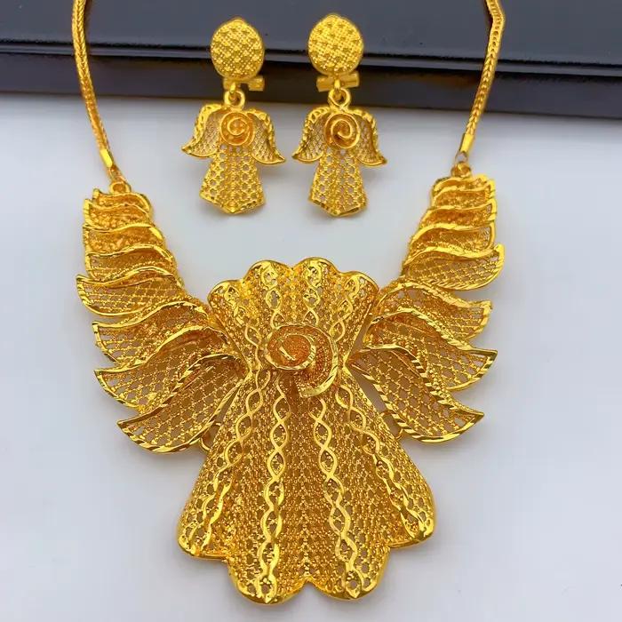 Ensemble de bijoux indien collier et boucles d'oreilles plaqués or 24 carats pour femmes occasions spéciales mariage anniversaire événements festifs